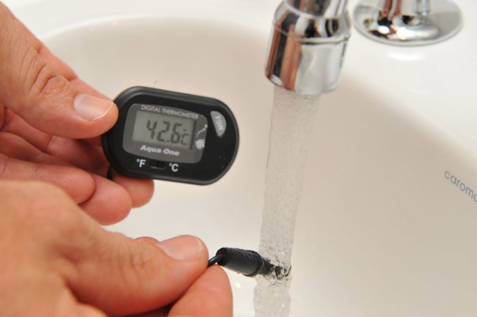 Проверка температуры воды в кране