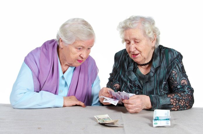Пенсионерки считают деньги